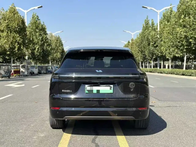 Li Auto L7 — Фото автомобиля 8