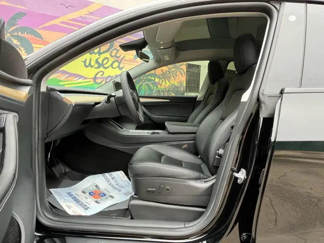 Tesla Model Y — Фото автомобиля 13