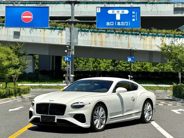 Bentley Continental Plug-in Hybrid — Фото автомобиля 3