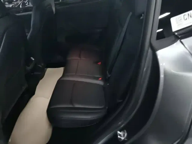 Tesla Model Y — Фото автомобиля 16