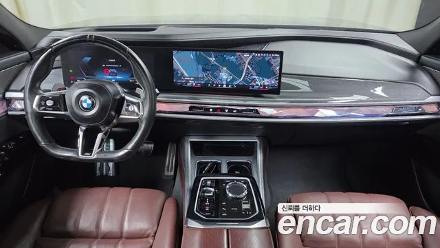 BMW 7 Series G70 — Фото автомобиля 10
