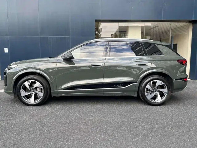 Audi Q6L e-tron — Фото автомобиля 4
