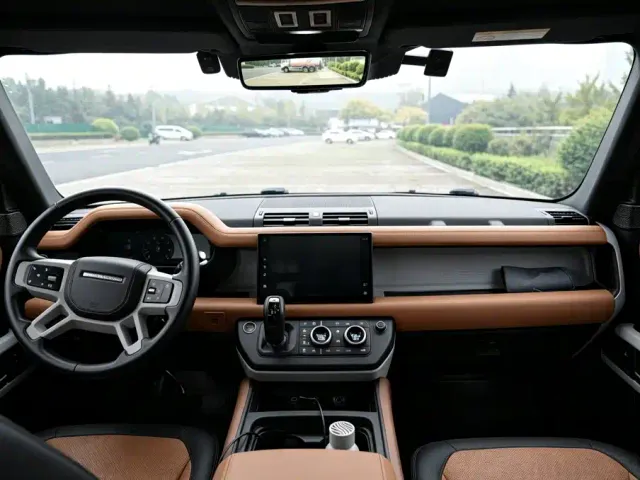 Land Rover Defender — Фото автомобиля 15