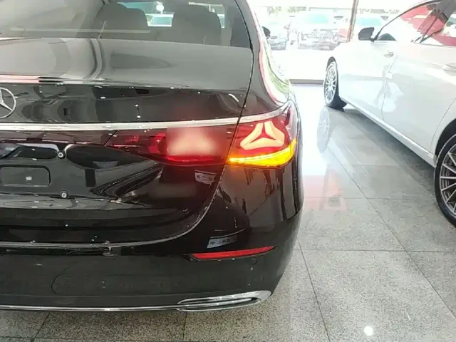 Mercedes-Benz E-Class — Фото автомобиля 7