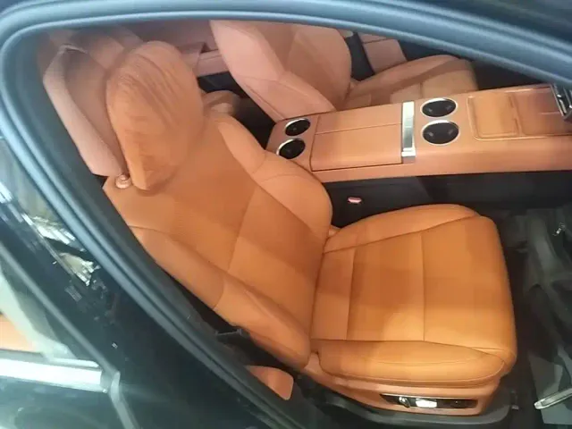 Li Auto L9 — Фото автомобиля 24