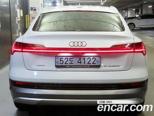 Audi e-tron — Фото автомобиля 5