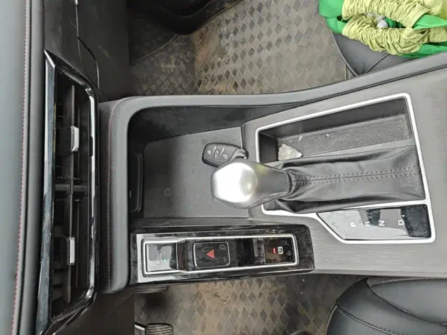 Roewe i5 — Фото автомобиля 13