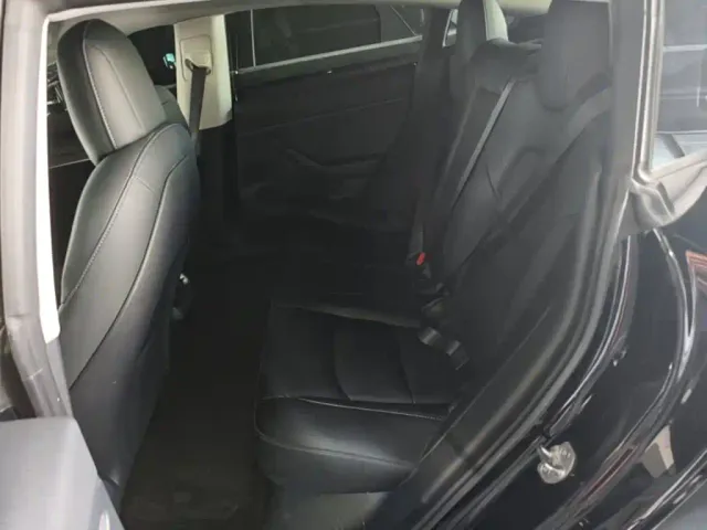 Tesla Model 3 — Фото автомобиля 14