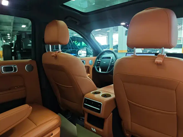 Li Auto L8 — Фото автомобиля 10