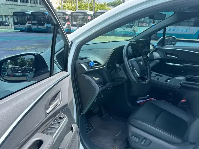 Toyota Sienna — Фото автомобиля 25