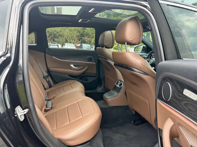 Mercedes-Benz E-Class — Фото автомобиля 19