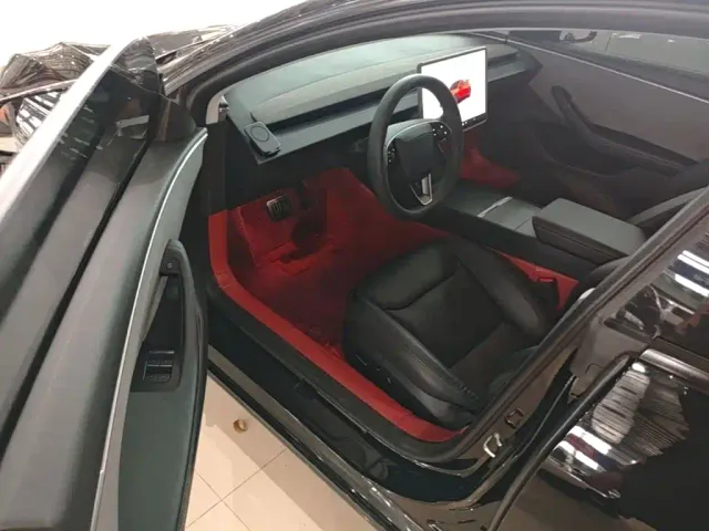 Tesla Model 3 — Фото автомобиля 15
