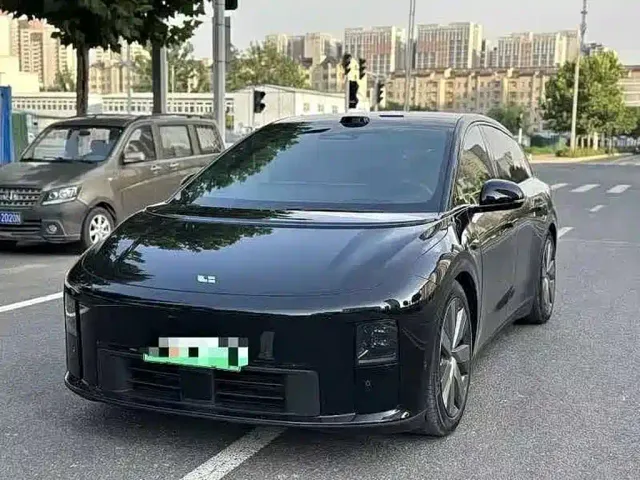 Фотография автомобиля — Li Auto i6