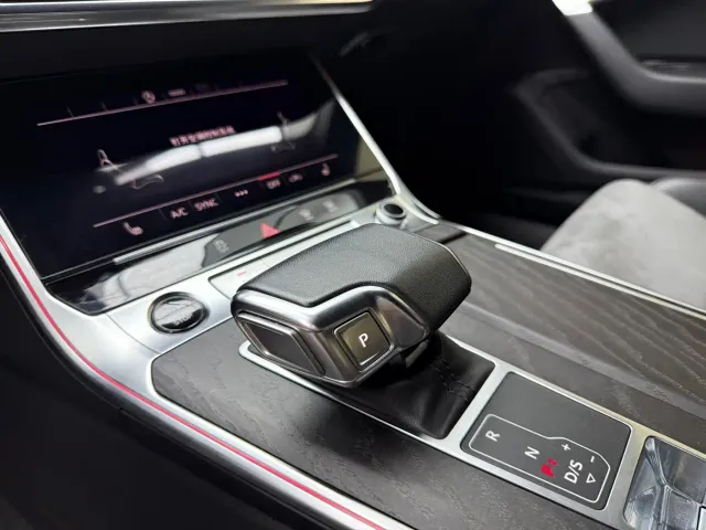 Audi A6L — Фото автомобиля 12