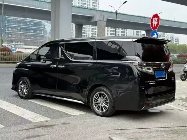 Toyota Vellfire — Фото автомобиля 8