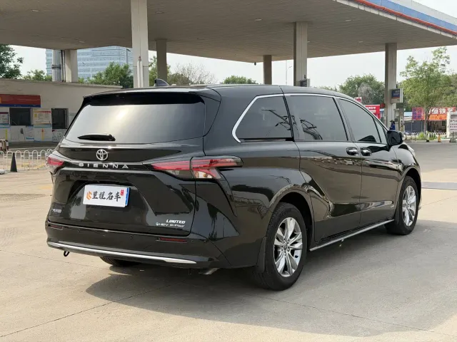 Toyota Sienna — Фото автомобиля 6