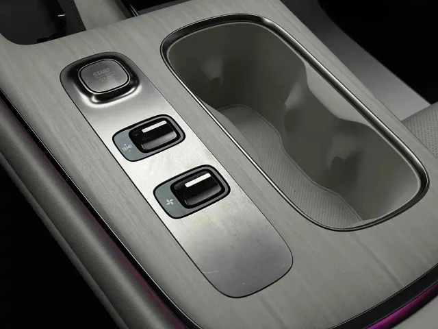 Xiaomi SU7 — Фото автомобиля 24