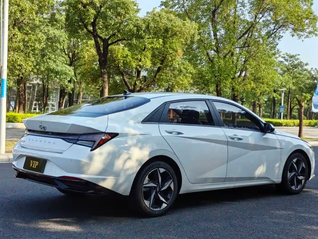 Hyundai Elantra — Фото автомобиля 4