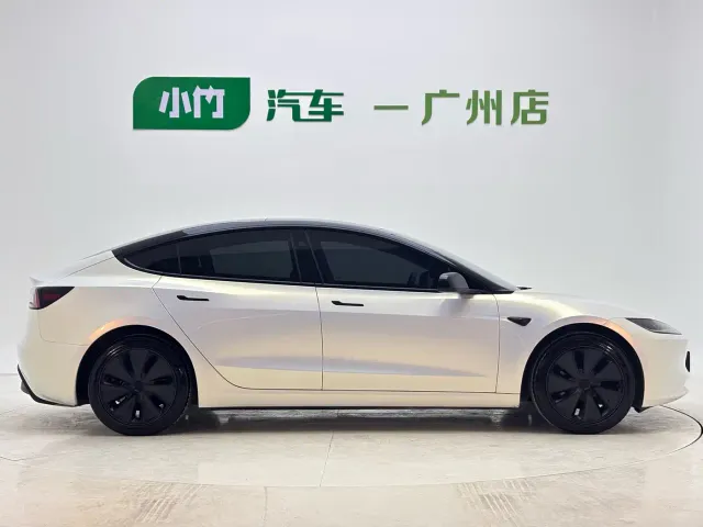 Tesla Model 3 — Фото автомобиля 7