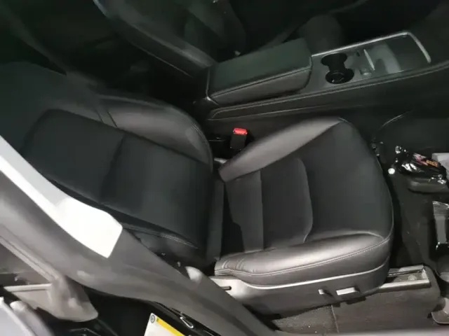 Tesla Model Y — Фото автомобиля 24