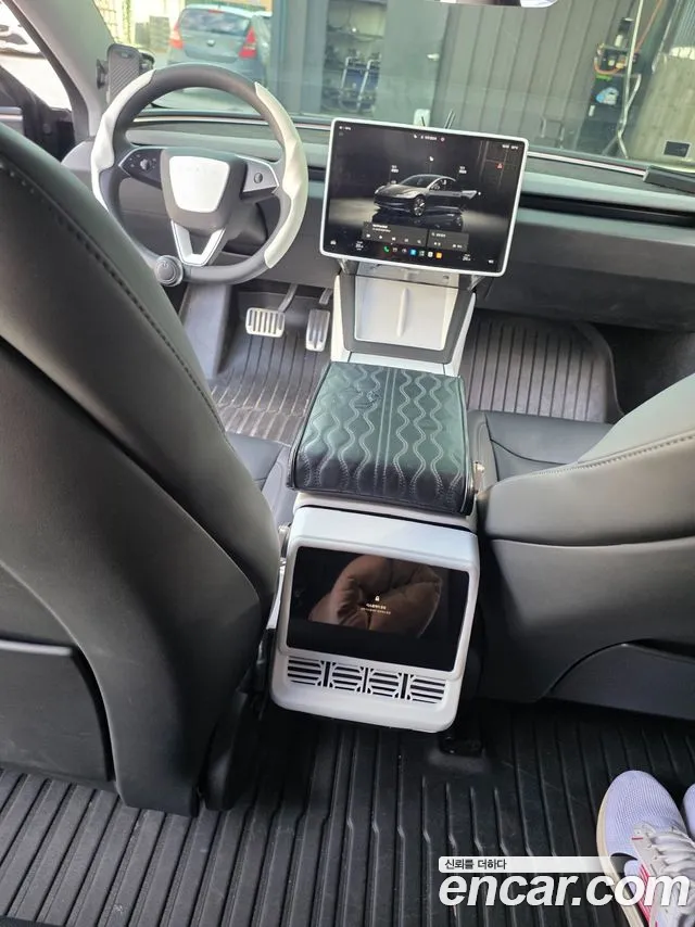 Tesla Model 3 — Фото автомобиля 9