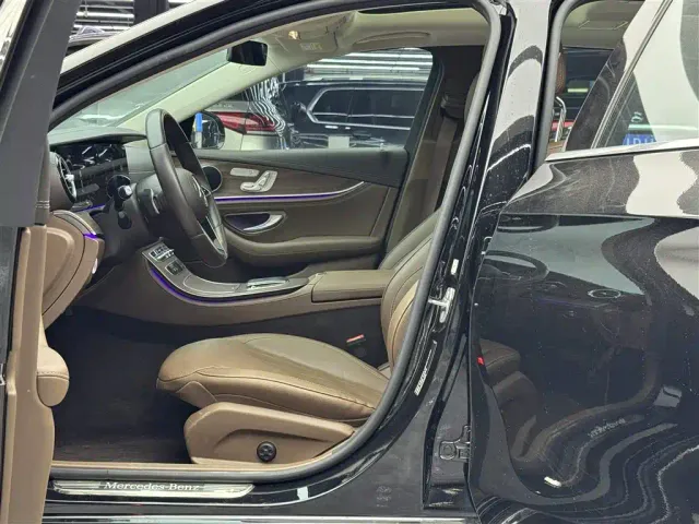 Mercedes-Benz E-Class — Фото автомобиля 6