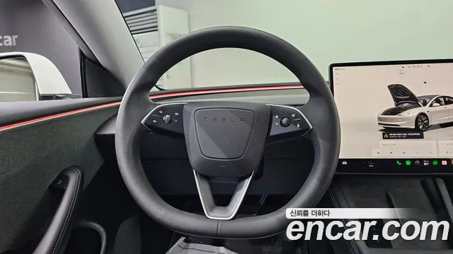Tesla Model 3 — Фото автомобиля 19