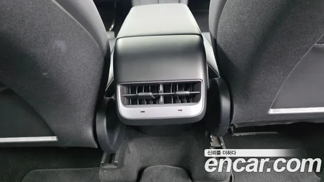 Tesla Model Y — Фото автомобиля 28