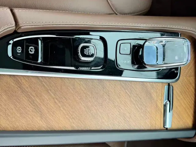 Volvo XC90 — Фото автомобиля 7