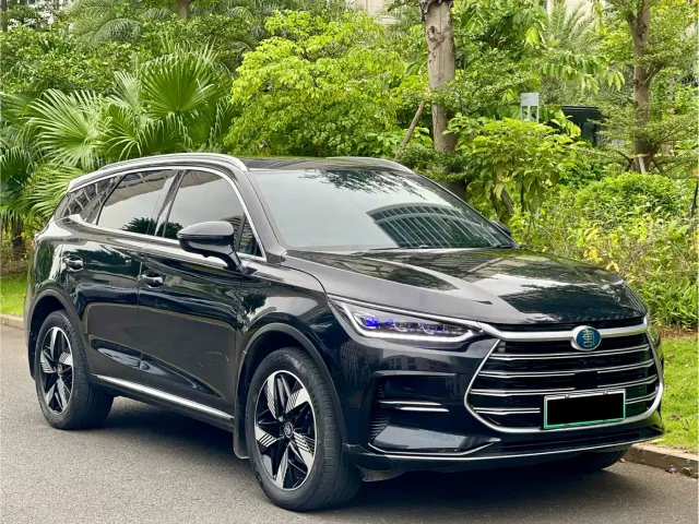BYD Tang — Фото автомобиля 3