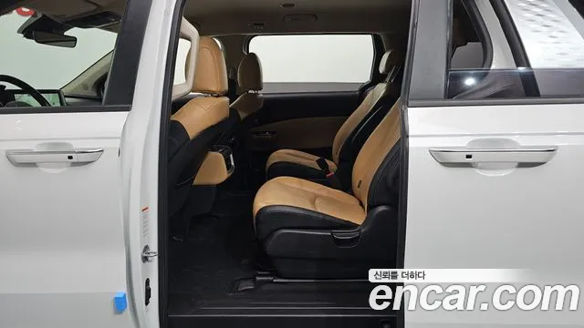 Kia Carnival 4th Gen — Фото автомобиля 18