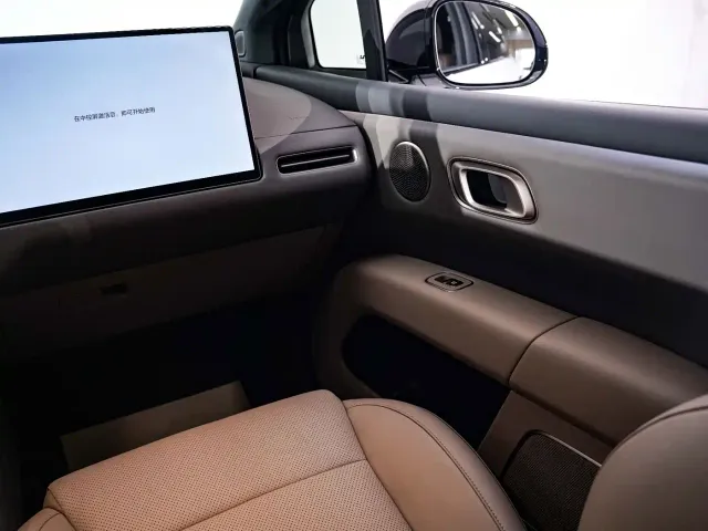 Li Auto i6 — Фото автомобиля 19