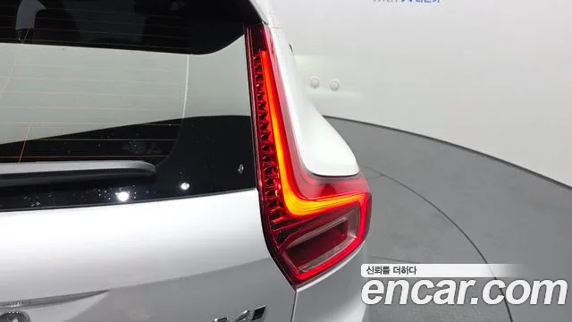 Вольво XC40 B4 Ultra Bright — Фото автомобиля 7