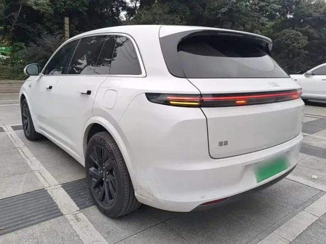 Li Auto L7 — Фото автомобиля 4