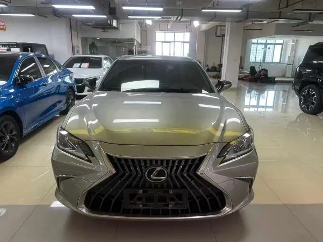 Lexus ES — Фото автомобиля 2