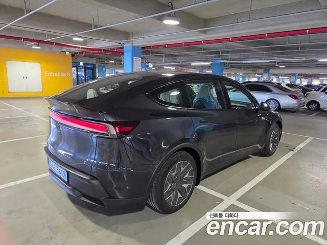Tesla Model Y — Фото автомобиля 4