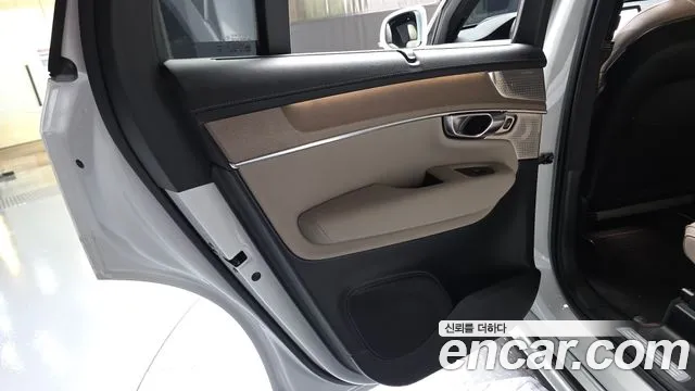 Volvo XC90 — Фото автомобиля 24
