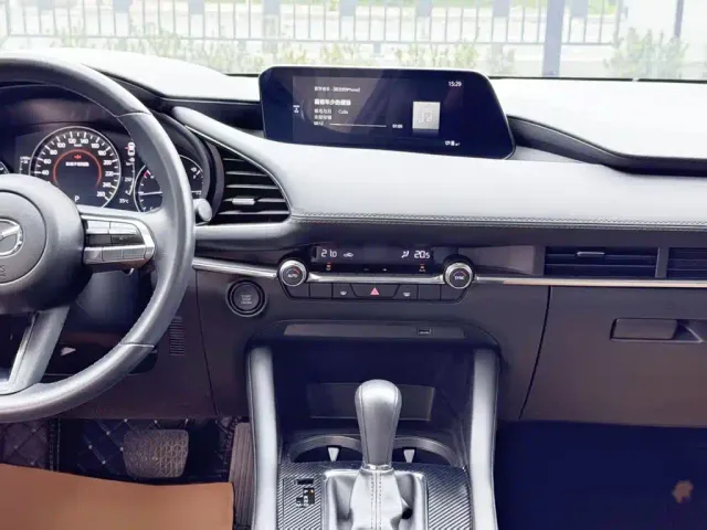 Mazda Axela — Фото автомобиля 4
