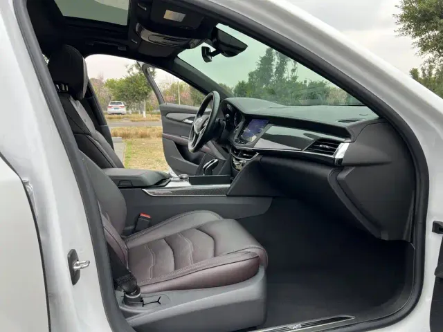 Cadillac CT6 — Фото автомобиля 13