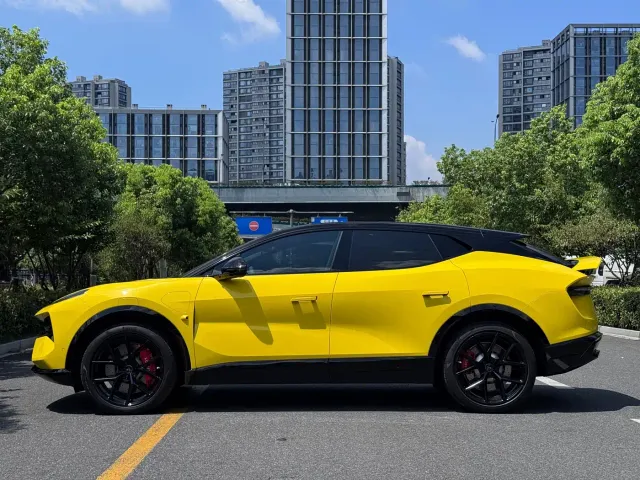 Lotus Eletre — Фото автомобиля 13