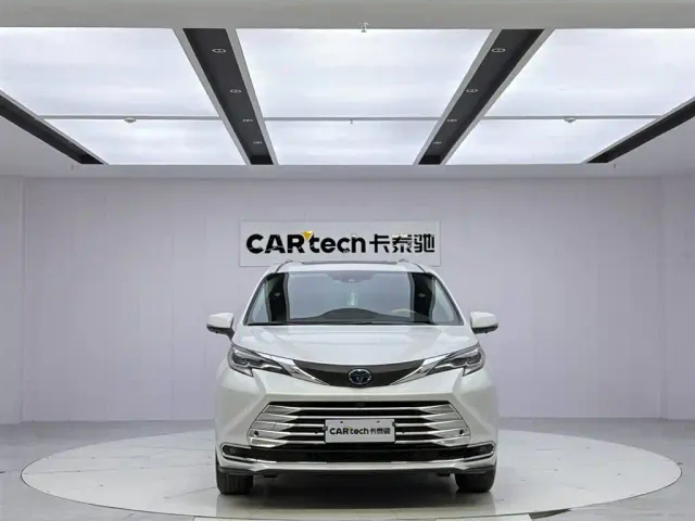 Toyota Sienna — Фото автомобиля 8