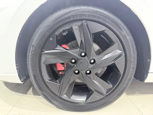Hyundai Elantra — Фото автомобиля 17