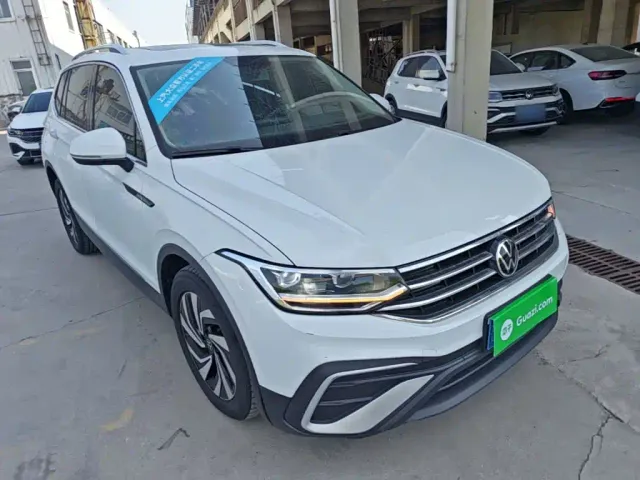 Volkswagen Tiguan L — Фото автомобиля 3