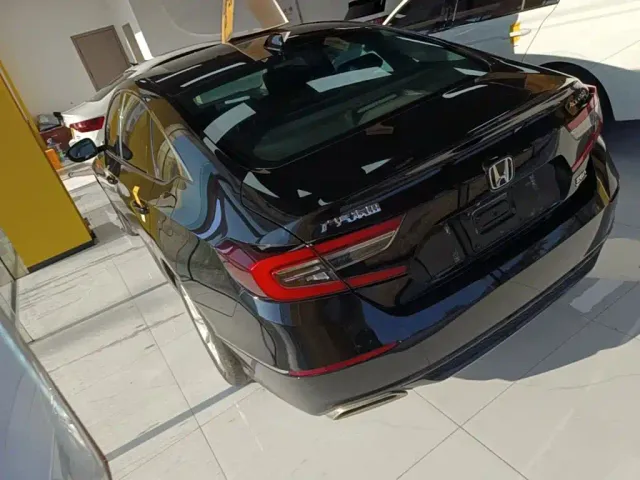 Honda Accord — Фото автомобиля 4