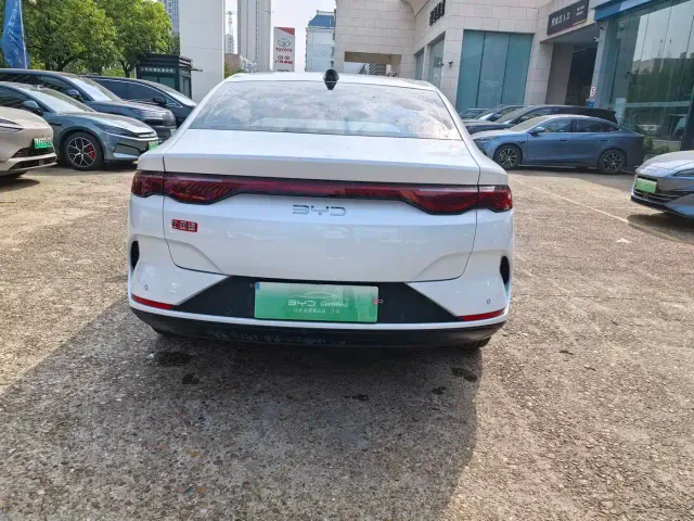 BYD Qin L — Фото автомобиля 9