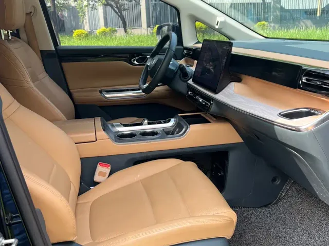 GAC Trumpchi E8 — Фото автомобиля 11