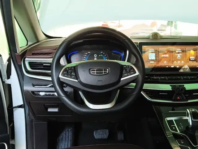 Geely Jiaji — Фото автомобиля 10