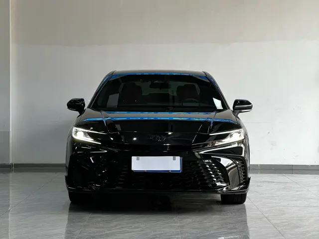 Toyota Camry — Фото автомобиля 3