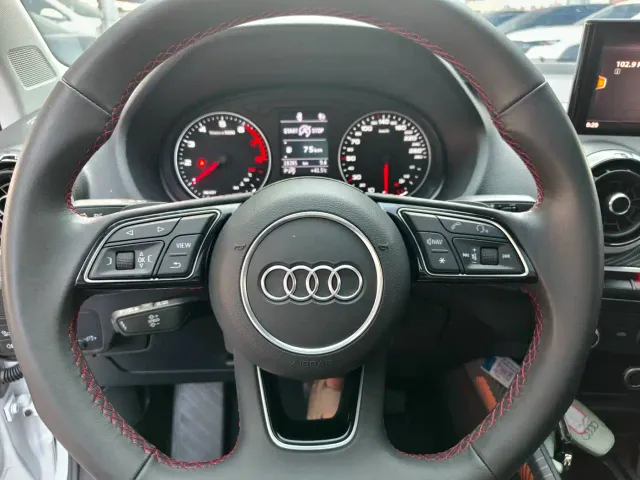 Audi Q2L — Фото автомобиля 10