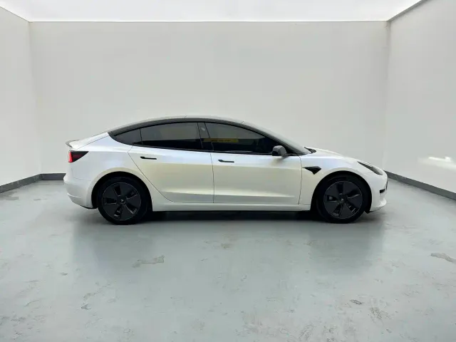 Tesla Model 3 — Фото автомобиля 11